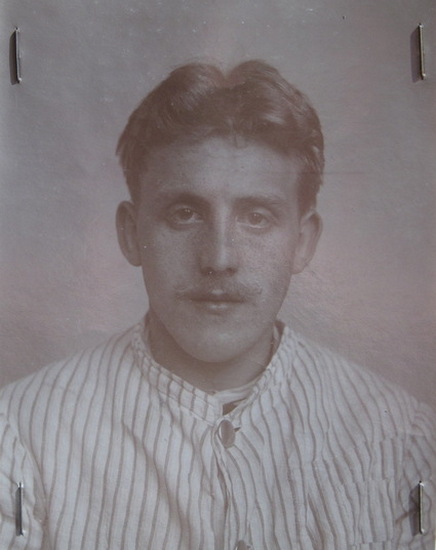 Portraitfoto aus der Patientenakte der "Irren-Anstalt Friedrichsberg"